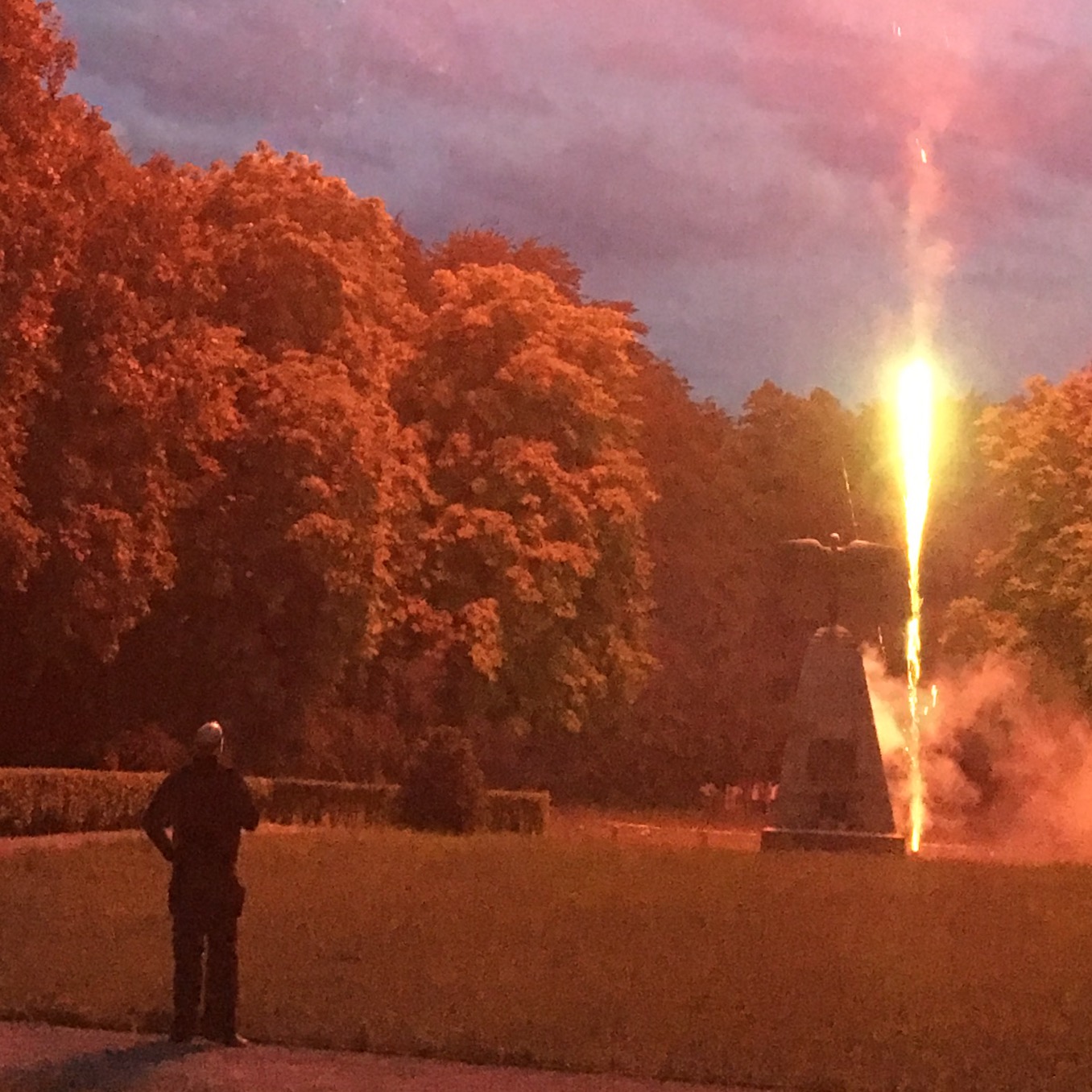 Feuerwerk: Rote Fontänen